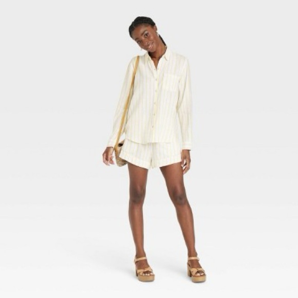 Universal Thread Yellow shirt - Picture 3 of 7
